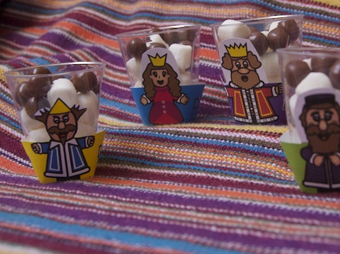 mini Purim cupcake wrappers via Birkat Chaverim