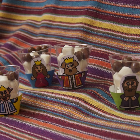 mini Purim cupcake wrappers via Birkat Chaverim